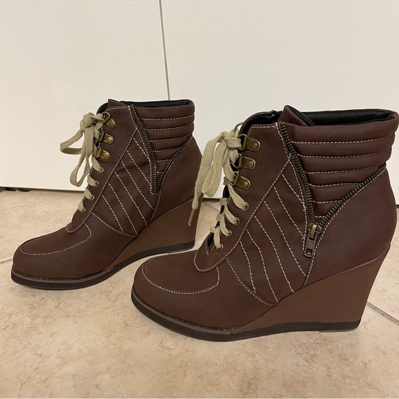 Mojo Moxy Shoes - Dolce by MojoMoxie LaceUp Wedge Bootie, Brown 10M, with Zipper Accents